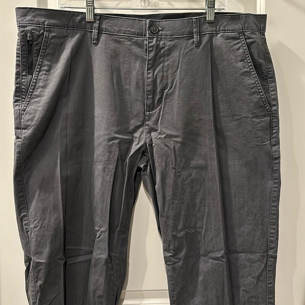 Men’s chino pants